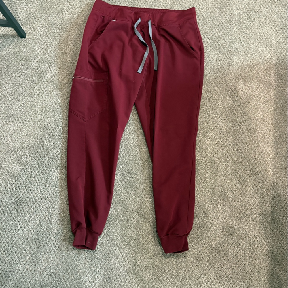 Figs Burgundy scrub set
